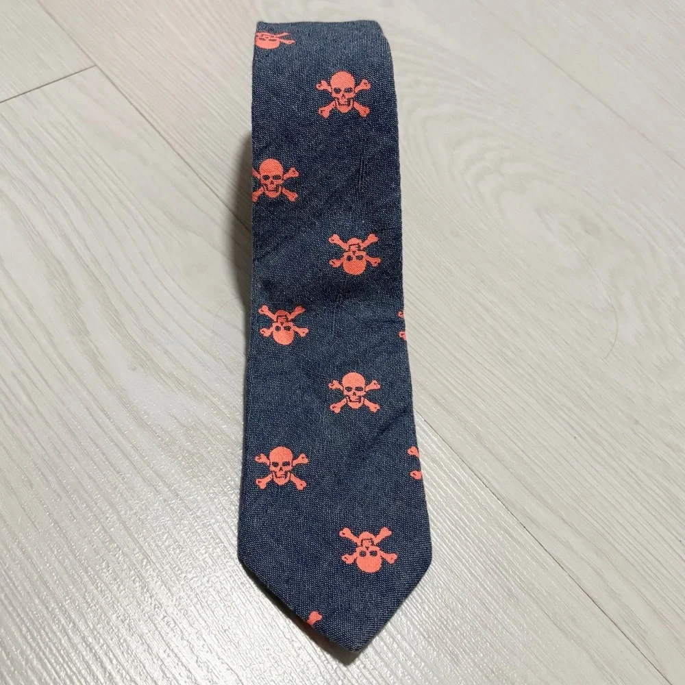 Old Navy Blue Tie with Orange Skull Pattern Size XL‎